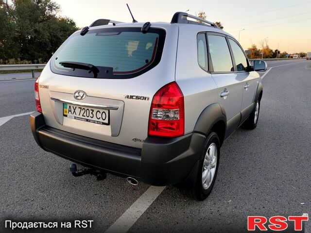 Серый Хендай Туксон, объемом двигателя 2 л и пробегом 263 тыс. км за 8800 $, фото 2 на Automoto.ua