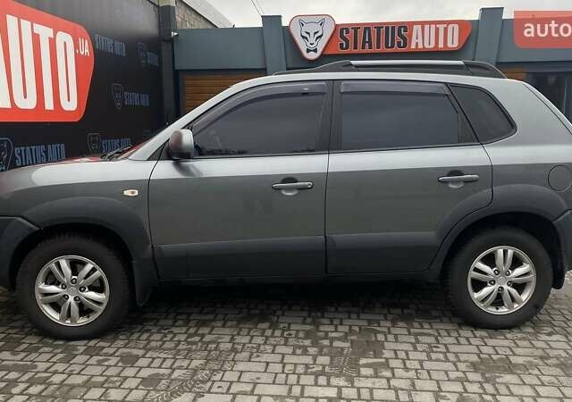 Серый Хендай Туксон, объемом двигателя 1.98 л и пробегом 174 тыс. км за 9500 $, фото 7 на Automoto.ua