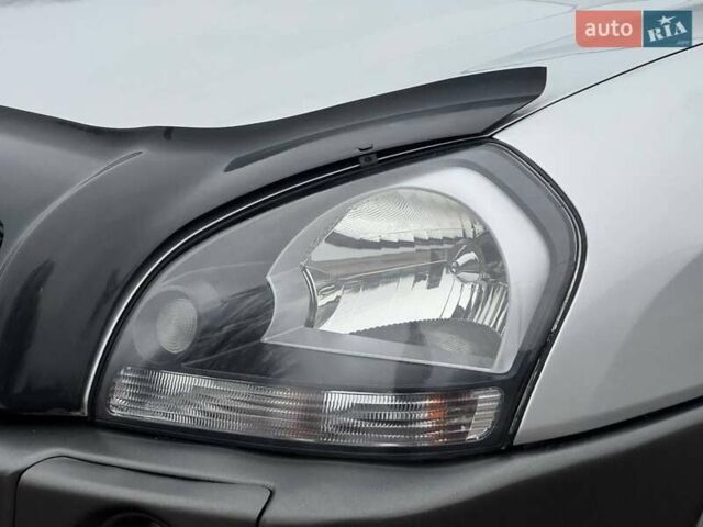 Сірий Хендай Туксон, об'ємом двигуна 1.98 л та пробігом 149 тис. км за 9650 $, фото 25 на Automoto.ua