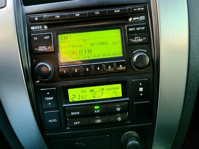 Сірий Хендай Туксон, об'ємом двигуна 2 л та пробігом 147 тис. км за 9800 $, фото 6 на Automoto.ua