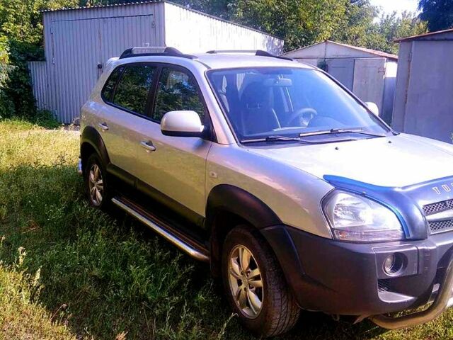 Серый Хендай Туксон, объемом двигателя 2 л и пробегом 102 тыс. км за 10200 $, фото 1 на Automoto.ua