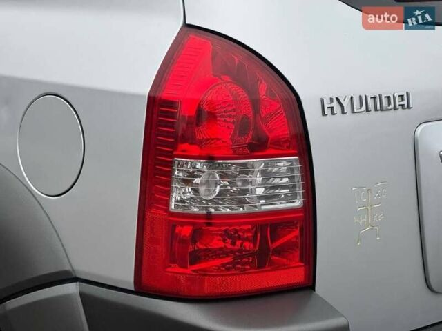 Сірий Хендай Туксон, об'ємом двигуна 1.98 л та пробігом 149 тис. км за 9650 $, фото 30 на Automoto.ua