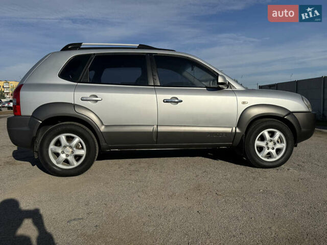 Хендай Туксон 2011 у Вінниці на Automoto.ua Сірий Хендай Туксон, об'ємом двигуна 2 л та пробігом 192 тис. км за 7799 $, фото 7 на Automoto.ua
