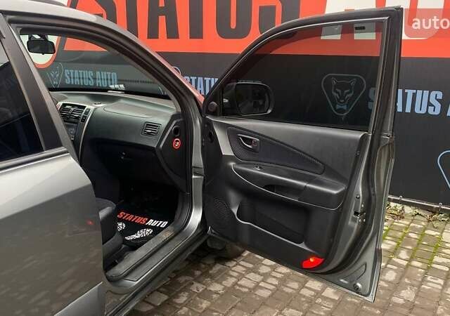 Серый Хендай Туксон, объемом двигателя 1.98 л и пробегом 174 тыс. км за 9500 $, фото 31 на Automoto.ua