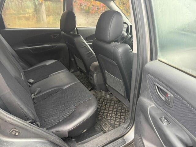 Хендай Туксон 2011 у Запоріжжя на Automoto.ua Сірий Хендай Туксон, об'ємом двигуна 2 л та пробігом 43 тис. км за 8500 $, фото 10 на Automoto.ua