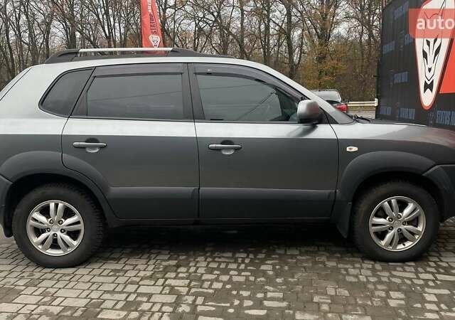 Серый Хендай Туксон, объемом двигателя 1.98 л и пробегом 174 тыс. км за 9500 $, фото 9 на Automoto.ua