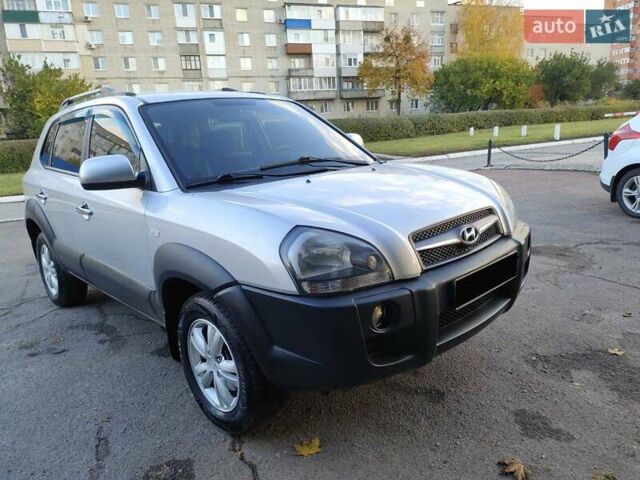 Хендай Туксон 2011 в Сумах на Automoto.ua Серый Хендай Туксон, объемом двигателя 2 л и пробегом 147 тыс. км за 9800 $, фото 18 на Automoto.ua