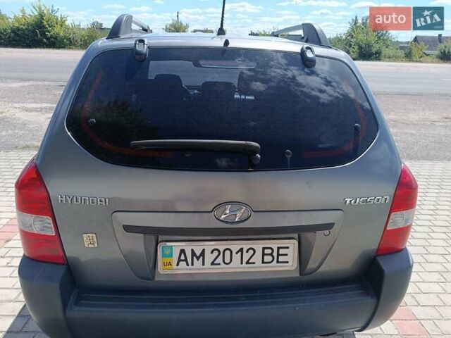 Сірий Хендай Туксон, об'ємом двигуна 2 л та пробігом 159 тис. км за 8800 $, фото 20 на Automoto.ua