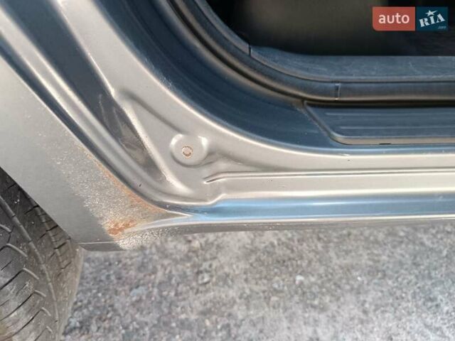 Сірий Хендай Туксон, об'ємом двигуна 2 л та пробігом 159 тис. км за 8800 $, фото 6 на Automoto.ua