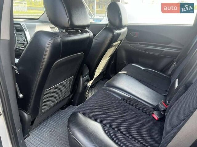 Серый Хендай Туксон, объемом двигателя 1.98 л и пробегом 373 тыс. км за 6800 $, фото 9 на Automoto.ua