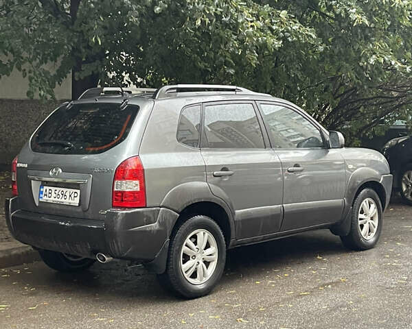 Серый Хендай Туксон, объемом двигателя 1.98 л и пробегом 179 тыс. км за 9400 $, фото 9 на Automoto.ua