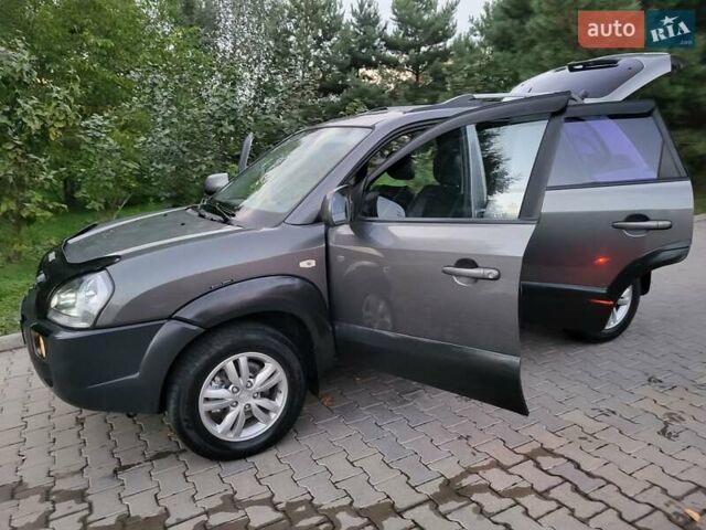 Сірий Хендай Туксон, об'ємом двигуна 2 л та пробігом 139 тис. км за 9888 $, фото 91 на Automoto.ua