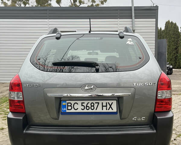 Серый Хендай Туксон, объемом двигателя 1.99 л и пробегом 209 тыс. км за 8200 $, фото 7 на Automoto.ua