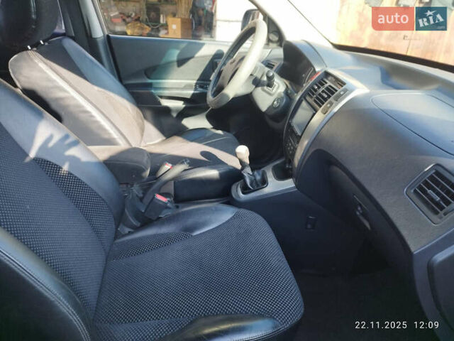 Серый Хендай Туксон, объемом двигателя 2 л и пробегом 168 тыс. км за 9499 $, фото 7 на Automoto.ua