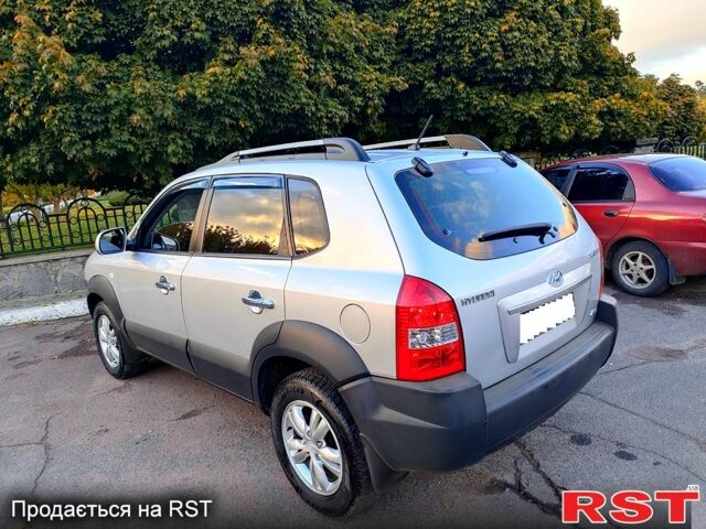 Сірий Хендай Туксон, об'ємом двигуна 2 л та пробігом 147 тис. км за 9800 $, фото 2 на Automoto.ua