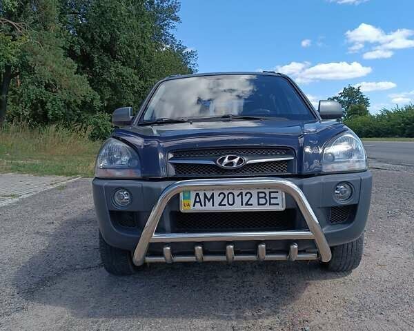 Сірий Хендай Туксон, об'ємом двигуна 2 л та пробігом 159 тис. км за 8800 $, фото 1 на Automoto.ua