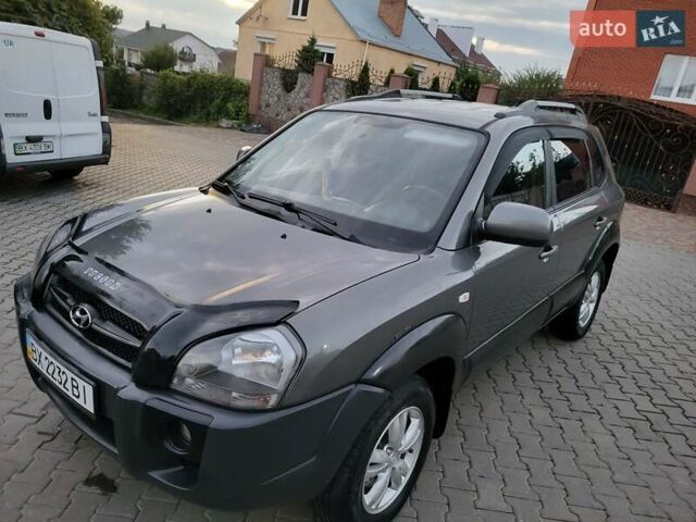 Сірий Хендай Туксон, об'ємом двигуна 2 л та пробігом 139 тис. км за 9888 $, фото 11 на Automoto.ua