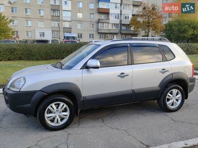 Хендай Туксон 2011 в Сумах на Automoto.ua Серый Хендай Туксон, объемом двигателя 2 л и пробегом 147 тыс. км за 9800 $, фото 15 на Automoto.ua