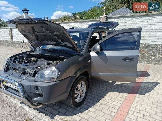 Сірий Хендай Туксон, об'ємом двигуна 2 л та пробігом 159 тис. км за 8800 $, фото 24 на Automoto.ua