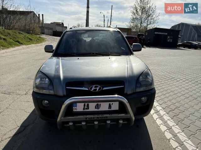 Сірий Хендай Туксон, об'ємом двигуна 1.98 л та пробігом 172 тис. км за 9500 $, фото 6 на Automoto.ua