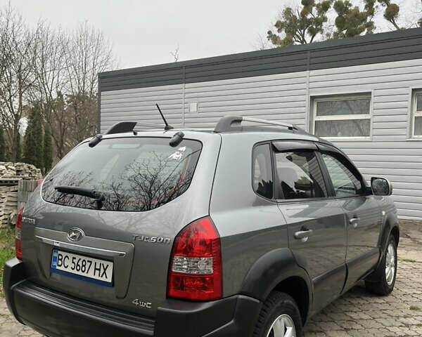 Серый Хендай Туксон, объемом двигателя 1.99 л и пробегом 209 тыс. км за 8200 $, фото 3 на Automoto.ua