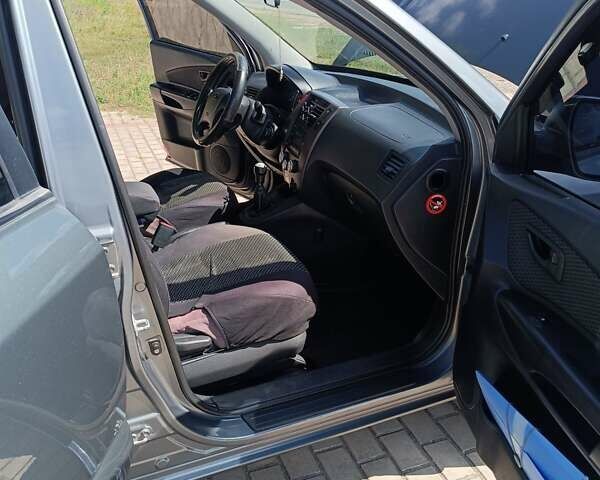 Сірий Хендай Туксон, об'ємом двигуна 2 л та пробігом 159 тис. км за 8800 $, фото 33 на Automoto.ua