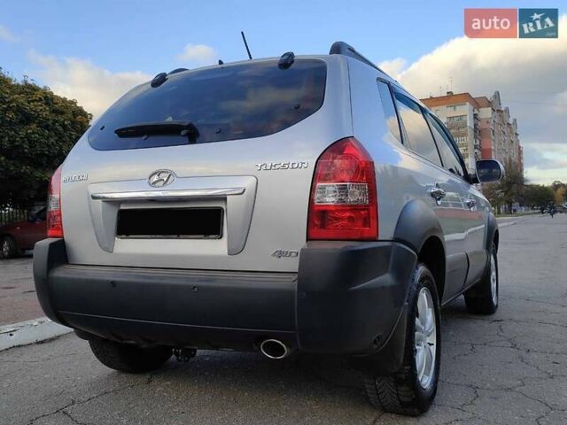 Хендай Туксон 2011 в Сумах на Automoto.ua Серый Хендай Туксон, объемом двигателя 2 л и пробегом 147 тыс. км за 9800 $, фото 16 на Automoto.ua