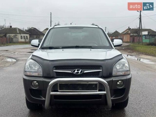Сірий Хендай Туксон, об'ємом двигуна 1.98 л та пробігом 149 тис. км за 9650 $, фото 3 на Automoto.ua
