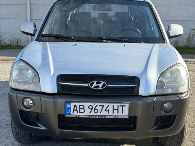 Хендай Туксон 2011 у Вінниці на Automoto.ua Сірий Хендай Туксон, об'ємом двигуна 2 л та пробігом 192 тис. км за 7799 $, фото 1 на Automoto.ua