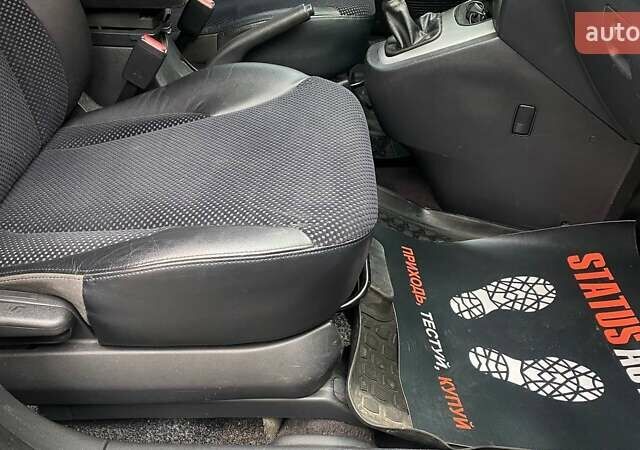 Серый Хендай Туксон, объемом двигателя 1.98 л и пробегом 174 тыс. км за 9500 $, фото 33 на Automoto.ua