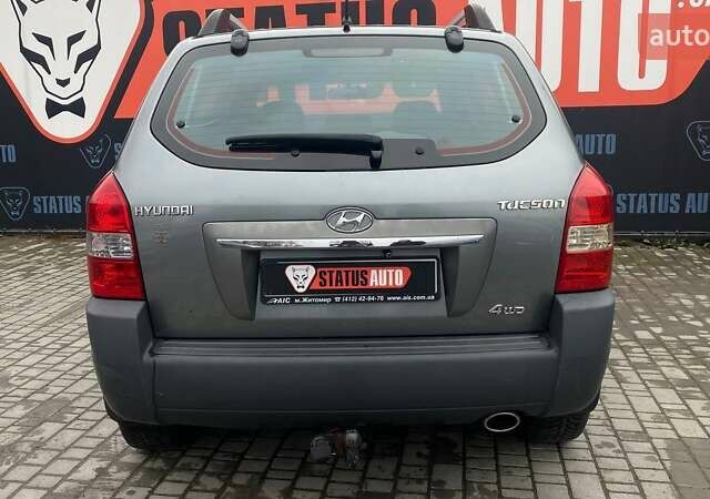 Серый Хендай Туксон, объемом двигателя 1.98 л и пробегом 174 тыс. км за 9500 $, фото 5 на Automoto.ua
