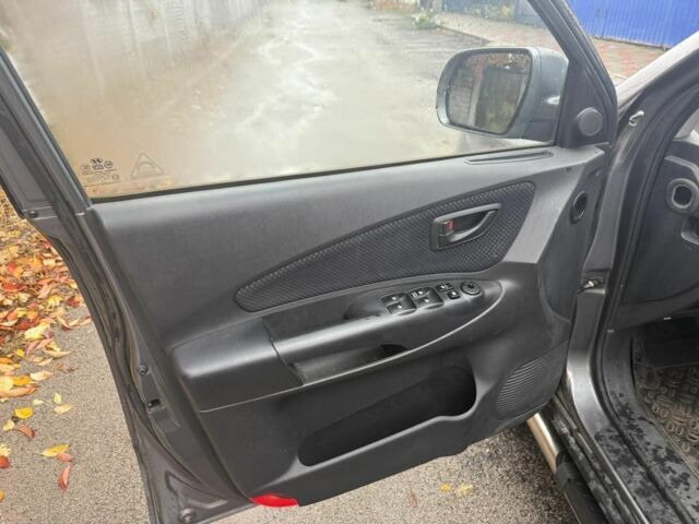 Серый Хендай Туксон, объемом двигателя 2 л и пробегом 43 тыс. км за 8500 $, фото 8 на Automoto.ua