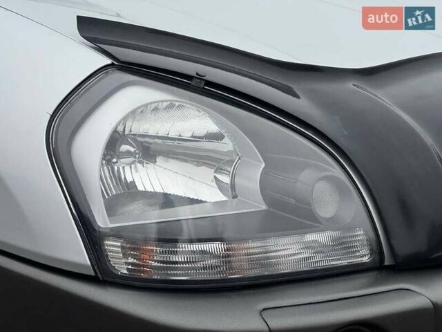 Сірий Хендай Туксон, об'ємом двигуна 1.98 л та пробігом 149 тис. км за 9650 $, фото 24 на Automoto.ua