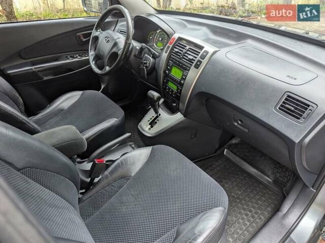 Сірий Хендай Туксон, об'ємом двигуна 1.98 л та пробігом 209 тис. км за 8700 $, фото 15 на Automoto.ua