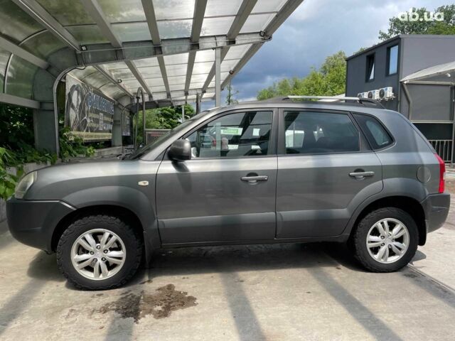 Серый Хендай Туксон, объемом двигателя 2 л и пробегом 240 тыс. км за 10990 $, фото 11 на Automoto.ua