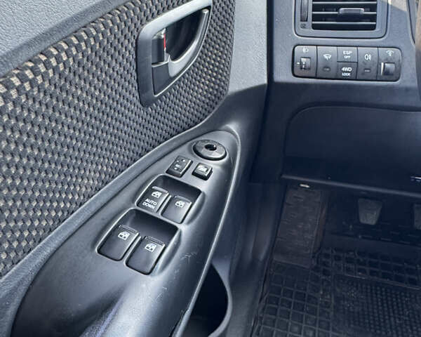 Хендай Туксон 2011 у Вінниці на Automoto.ua Сірий Хендай Туксон, об'ємом двигуна 2 л та пробігом 192 тис. км за 7799 $, фото 12 на Automoto.ua