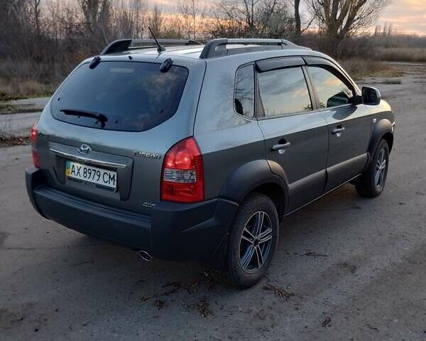 Сірий Хендай Туксон, об'ємом двигуна 1.98 л та пробігом 257 тис. км за 9200 $, фото 2 на Automoto.ua