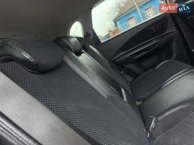 Сірий Хендай Туксон, об'ємом двигуна 1.98 л та пробігом 149 тис. км за 9650 $, фото 13 на Automoto.ua