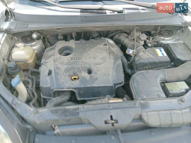 Серый Хендай Туксон, объемом двигателя 1.98 л и пробегом 131 тыс. км за 10650 $, фото 22 на Automoto.ua