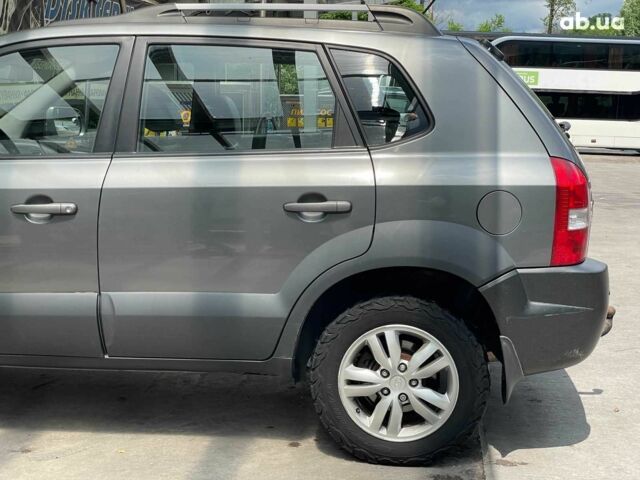 Серый Хендай Туксон, объемом двигателя 2 л и пробегом 240 тыс. км за 10990 $, фото 9 на Automoto.ua