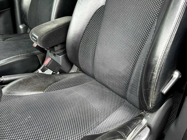 Серый Хендай Туксон, объемом двигателя 2 л и пробегом 150 тыс. км за 9900 $, фото 5 на Automoto.ua