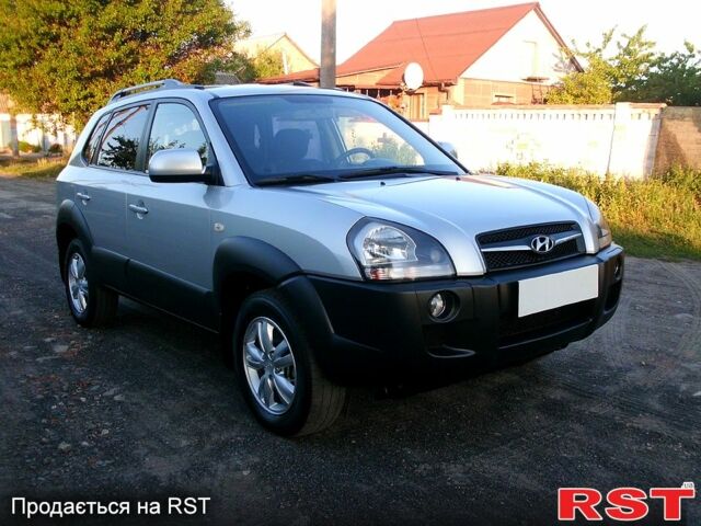 Серый Хендай Туксон, объемом двигателя 2 л и пробегом 370 тыс. км за 13300 $, фото 2 на Automoto.ua