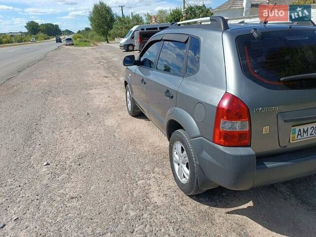 Сірий Хендай Туксон, об'ємом двигуна 2 л та пробігом 159 тис. км за 8800 $, фото 8 на Automoto.ua