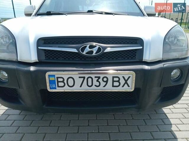 Серый Хендай Туксон, объемом двигателя 1.98 л и пробегом 131 тыс. км за 10650 $, фото 7 на Automoto.ua