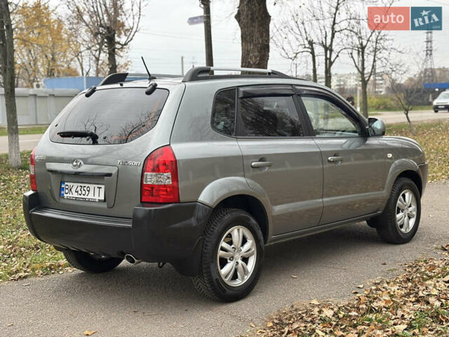 Серый Хендай Туксон, объемом двигателя 1.98 л и пробегом 77 тыс. км за 10500 $, фото 5 на Automoto.ua