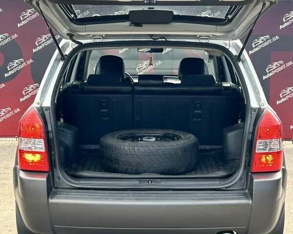 Хендай Туксон 2012 у Сумах на Automoto.ua Сірий Хендай Туксон, об'ємом двигуна 1.98 л та пробігом 210 тис. км за 9600 $, фото 10 на Automoto.ua