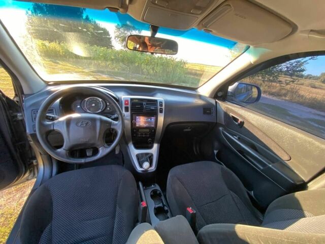 Сірий Хендай Туксон, об'ємом двигуна 2 л та пробігом 256 тис. км за 8900 $, фото 12 на Automoto.ua