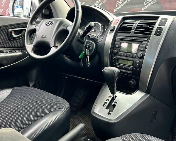 Хендай Туксон 2012 у Сумах на Automoto.ua Сірий Хендай Туксон, об'ємом двигуна 1.98 л та пробігом 210 тис. км за 9600 $, фото 28 на Automoto.ua