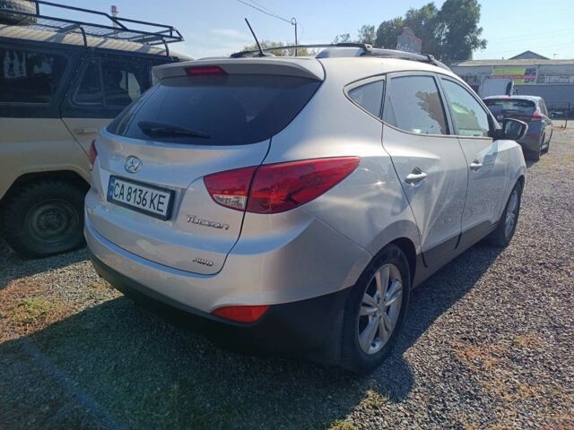 Серый Хендай Туксон, объемом двигателя 2.4 л и пробегом 248 тыс. км за 10600 $, фото 11 на Automoto.ua