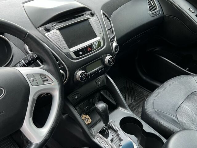 Серый Хендай Туксон, объемом двигателя 2.4 л и пробегом 164 тыс. км за 12500 $, фото 18 на Automoto.ua